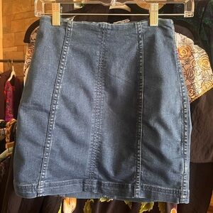 Free People "Modern Femme"
Women’s Denim Mini Skirt Blue Size 2